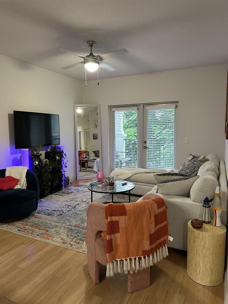 Female, Full-Time Roommate, in s