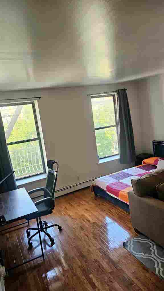 Large Room for Rent