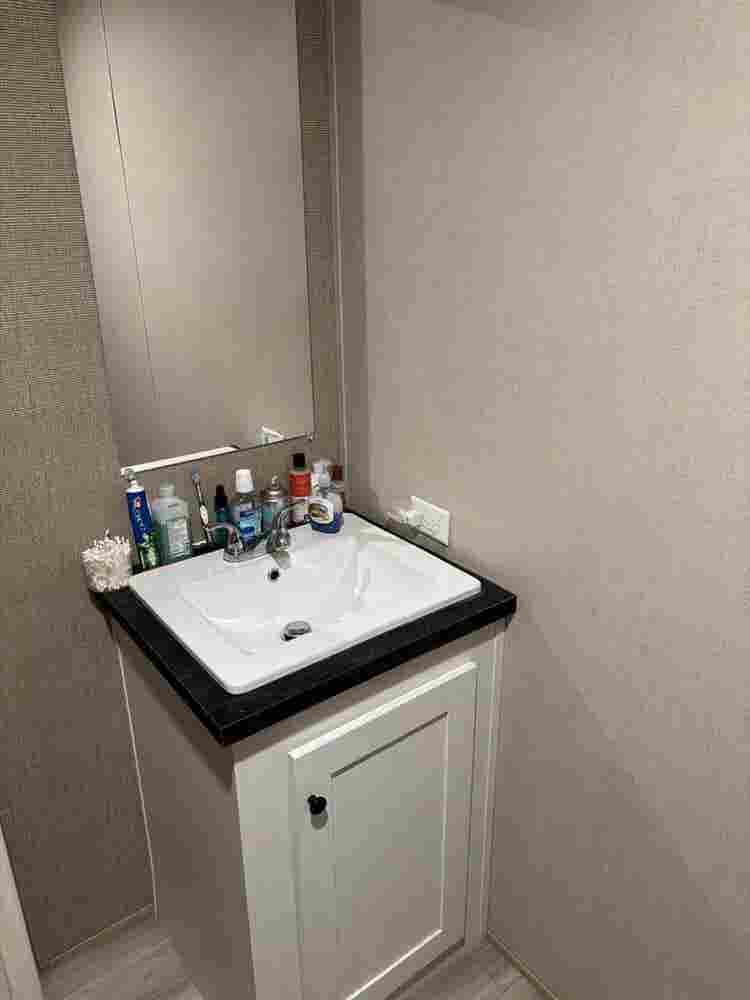 Room Available with Dajah & James