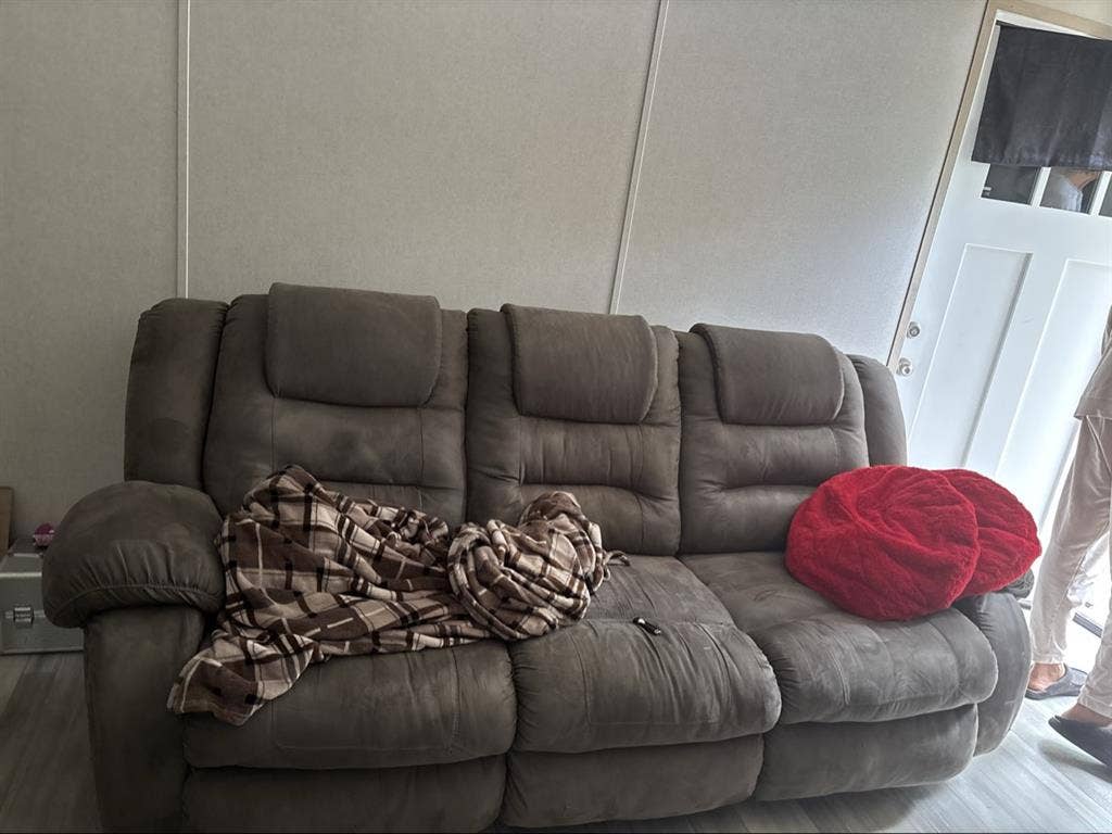 Room Available with Dajah & James