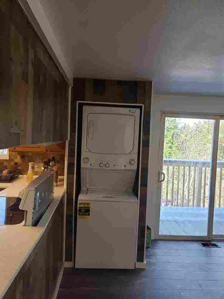 Furnished bed shared bath & kitchen