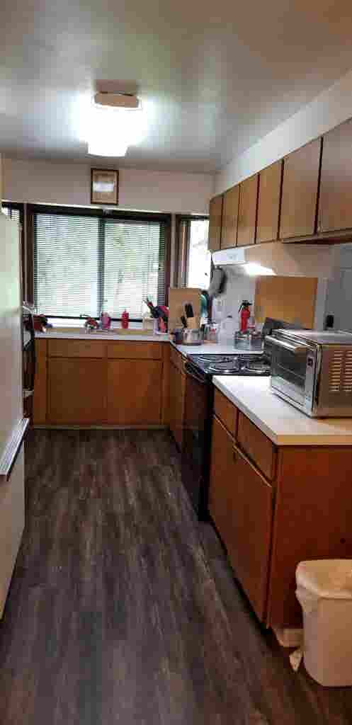 Furnished bed shared bath & kitchen