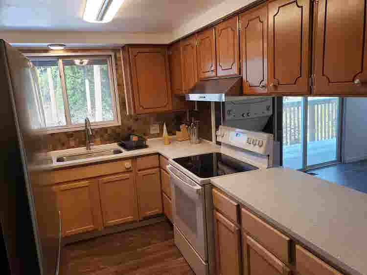 Furnished bed shared bath & kitchen