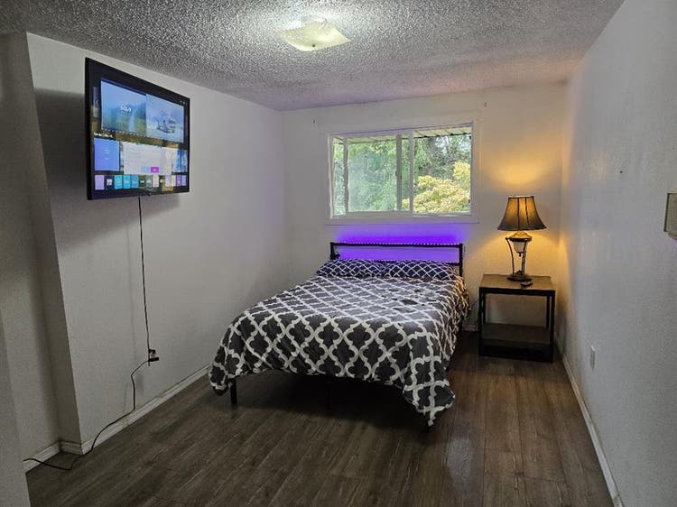 Furnished bed shared bath & kitchen