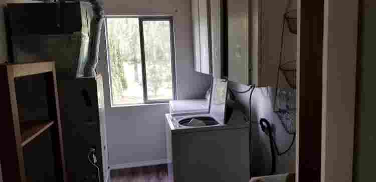 Furnished bed shared bath & kitchen
