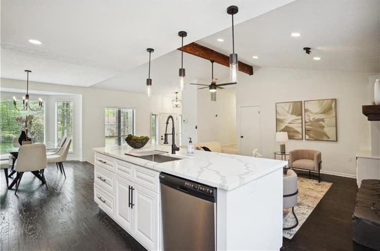 Fully furnished room in Atlanta