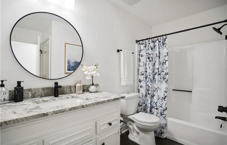 Fully furnished room in Atlanta