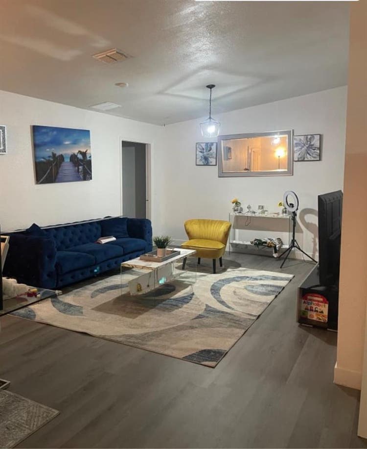 Room furnished or unfurnishedd