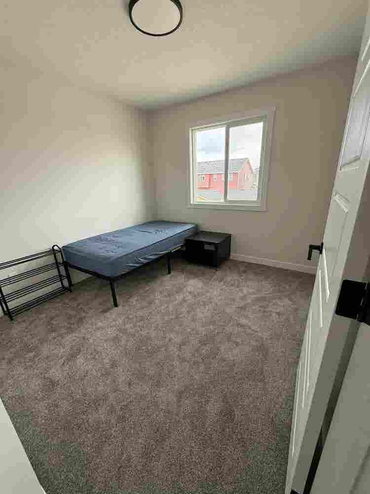 2 rooms available in shared house