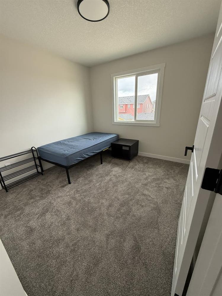 2 rooms available in shared house
