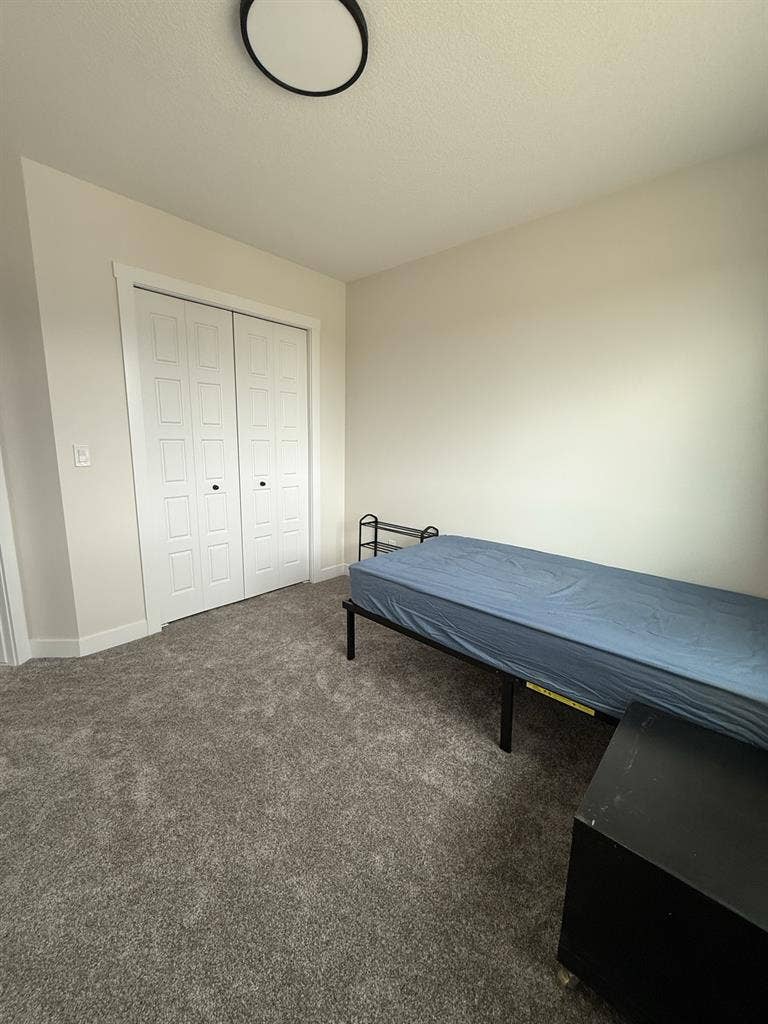 2 rooms available in shared house