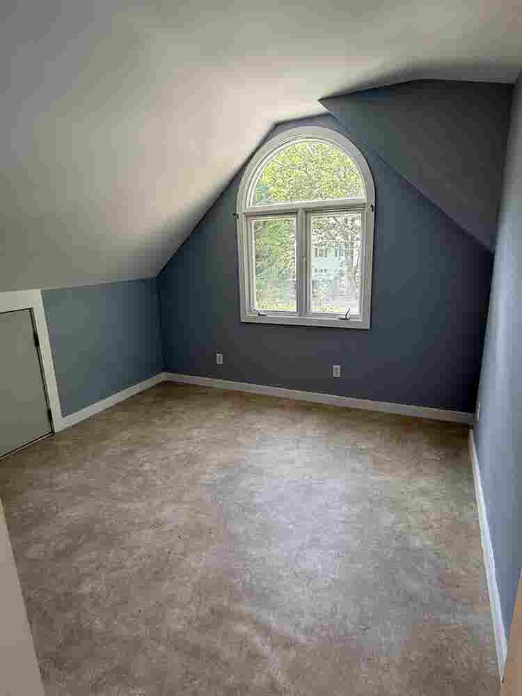 Bright, unfurnished, 1 Brm Apt