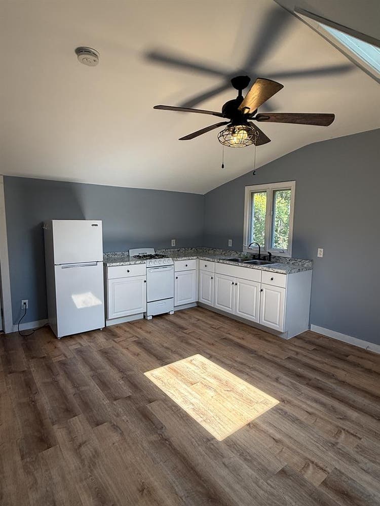 Bright, unfurnished, 1 Brm Apt