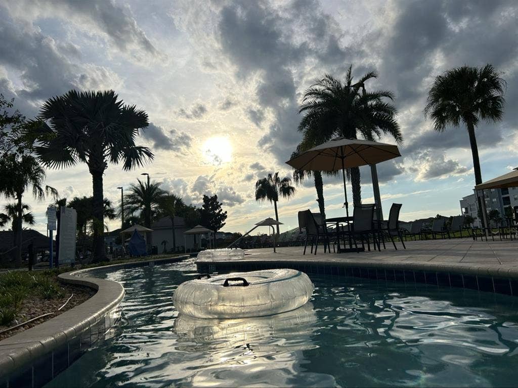 Chill Room | Pet &  Friendly 🌈