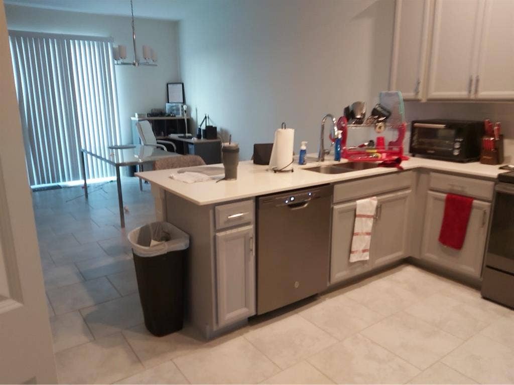 Chill Room | Pet &  Friendly 🌈