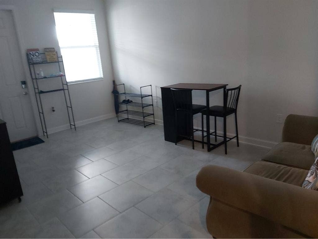 Chill Room | Pet &  Friendly 🌈