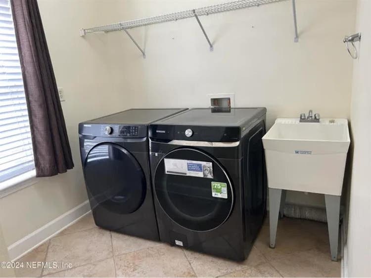 Room for rent Utilities Included