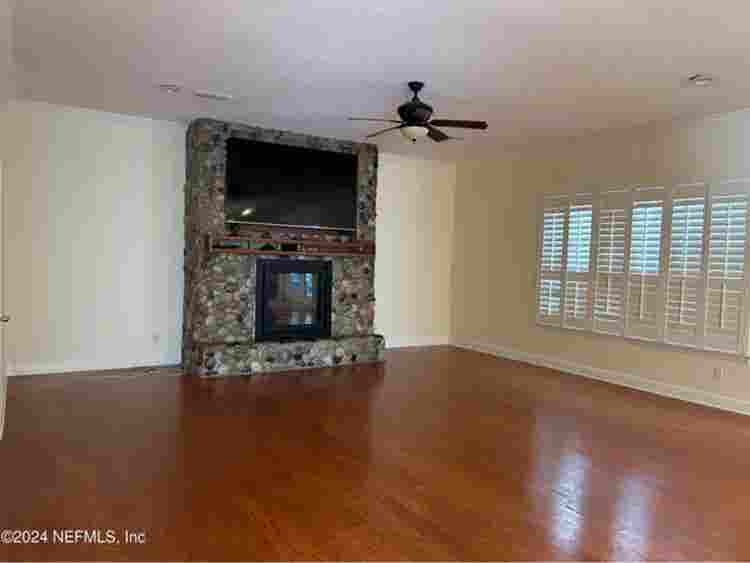 Room for rent Utilities Included