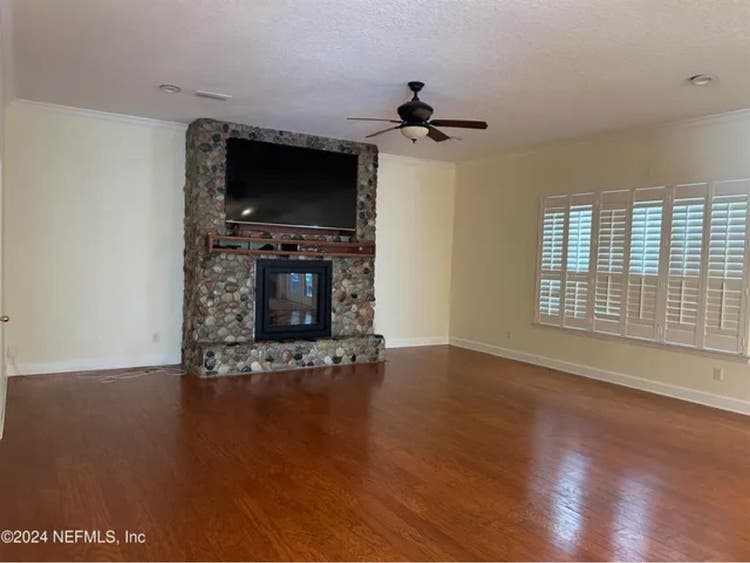 Room for rent Utilities Included