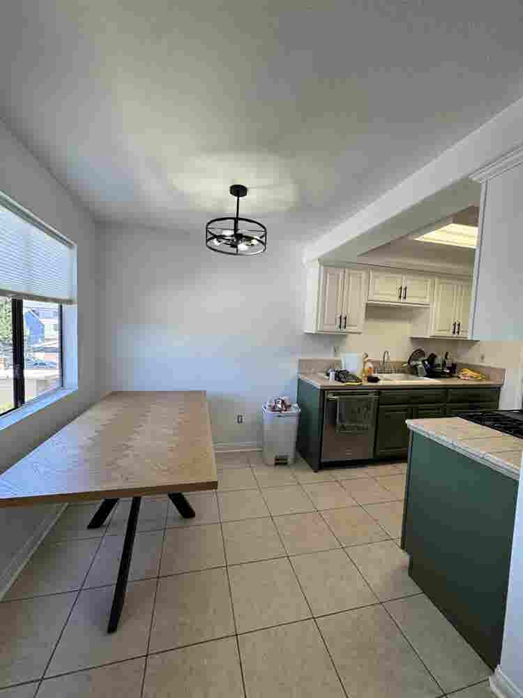 Looking for roommates!