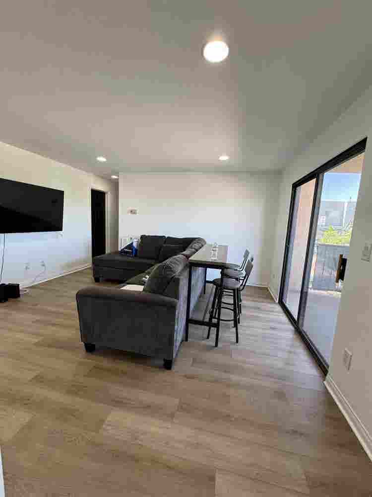 Looking for roommates!
