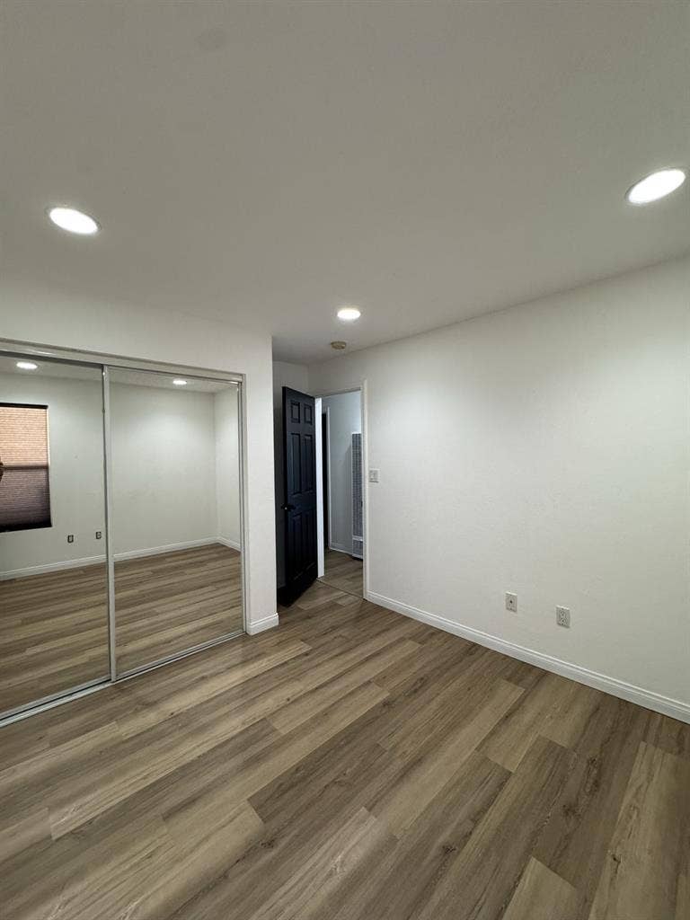 Looking for roommates!