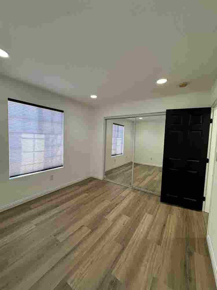 Looking for roommates!