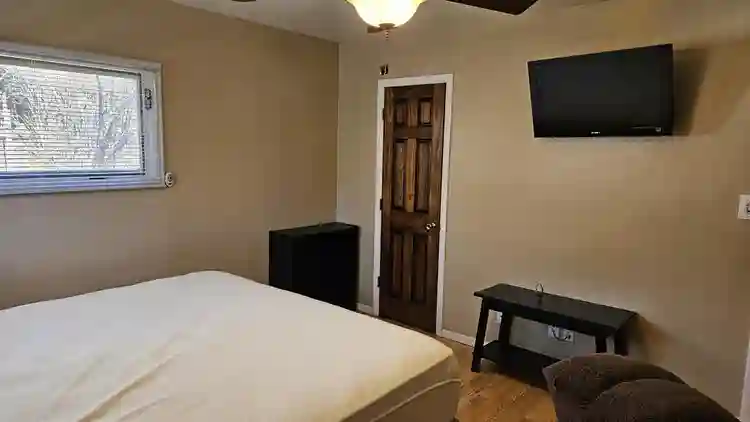 Master bedroom for rent in Glenwood