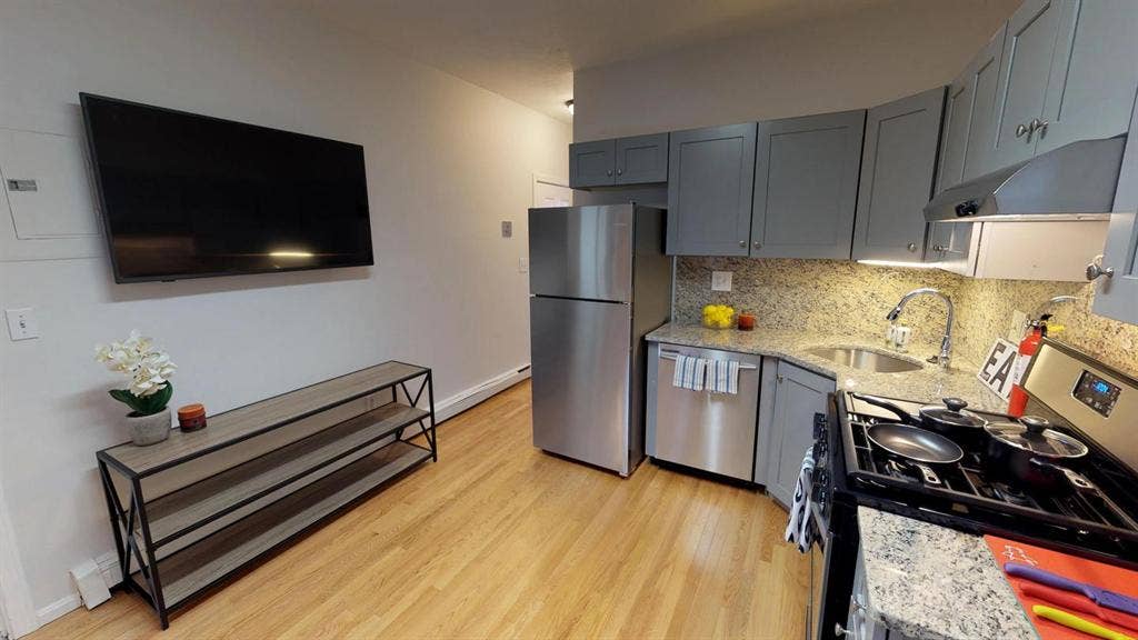 1 BR in Boston