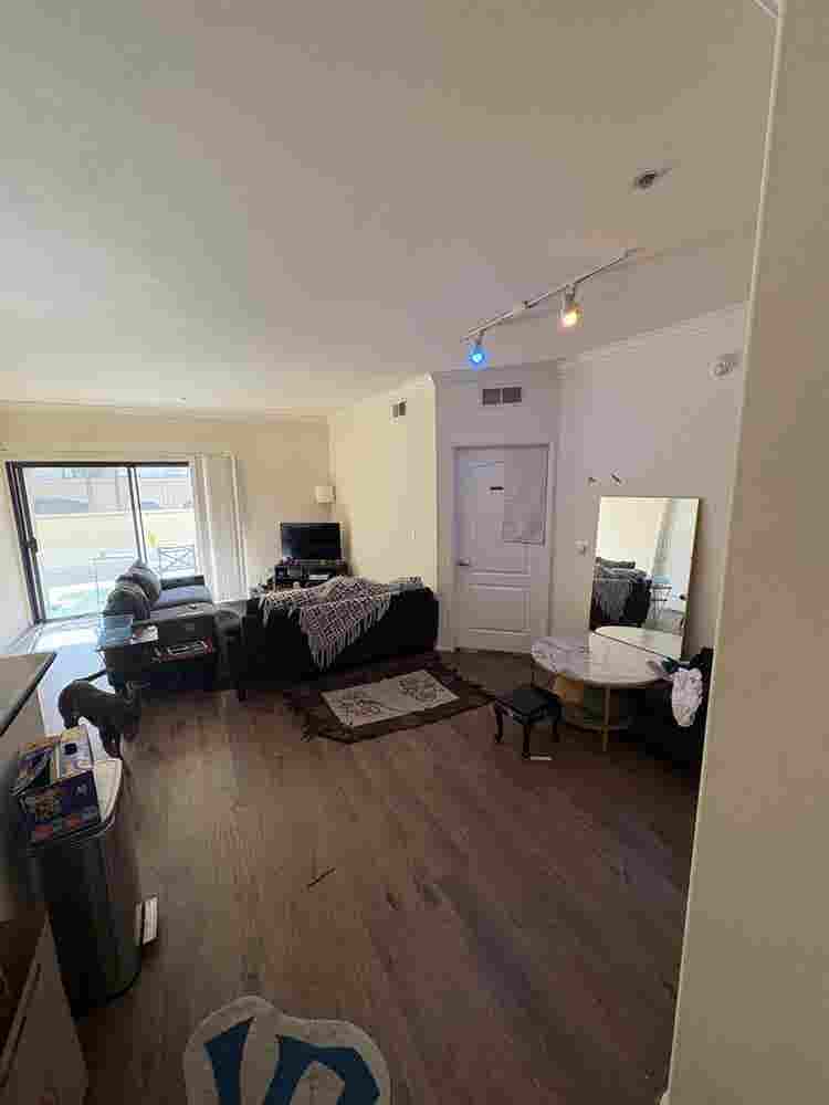 PRIVATE ROOM W/ PRIVATE BATHROOM