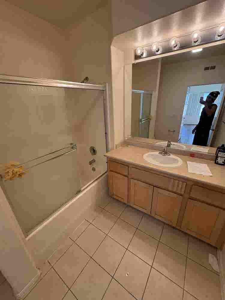 PRIVATE ROOM W/ PRIVATE BATHROOM