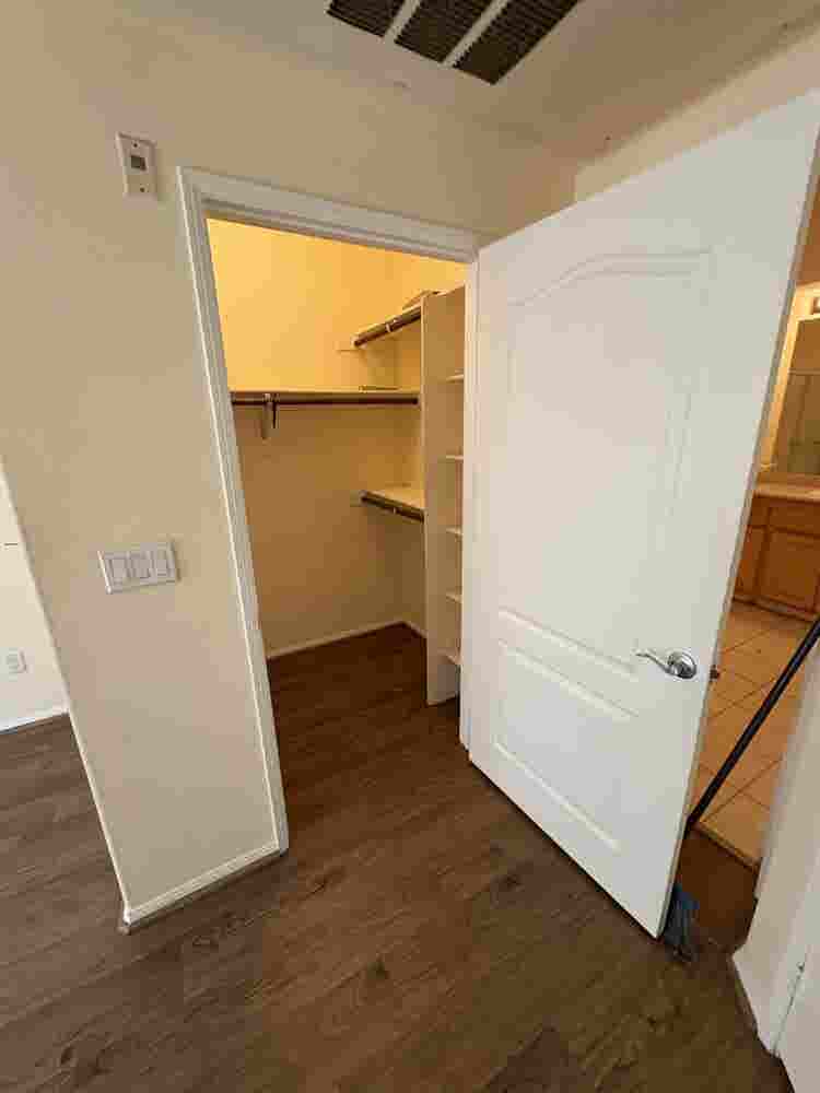 PRIVATE ROOM W/ PRIVATE BATHROOM