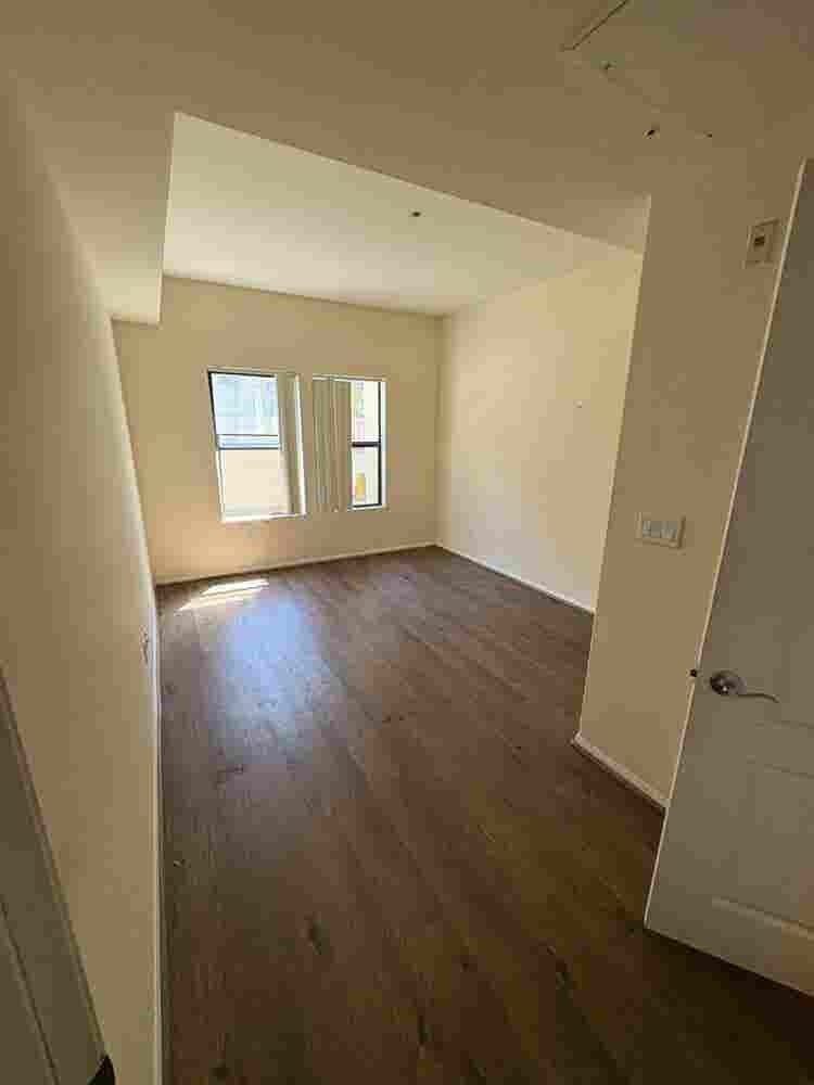 PRIVATE ROOM W/ PRIVATE BATHROOM