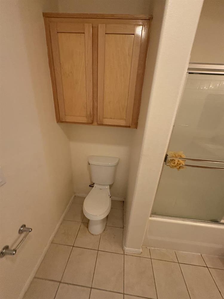 PRIVATE ROOM W/ PRIVATE BATHROOM