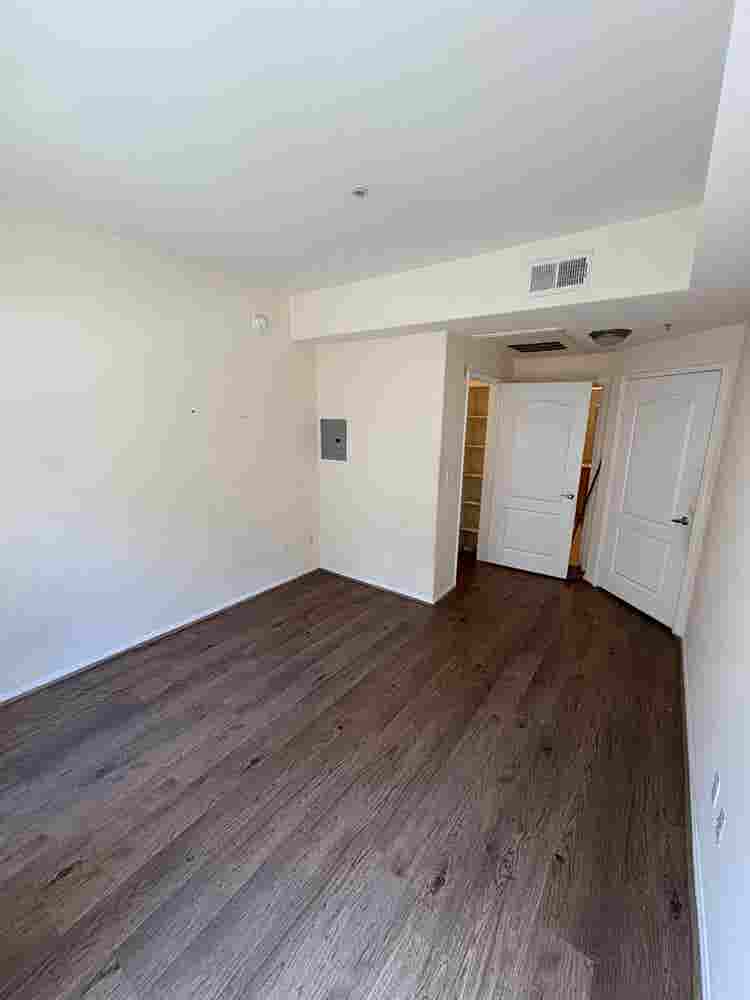 PRIVATE ROOM W/ PRIVATE BATHROOM