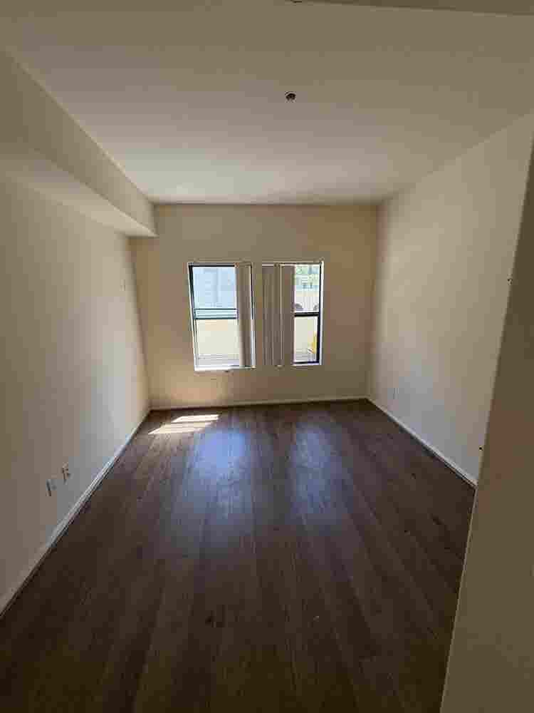 PRIVATE ROOM W/ PRIVATE BATHROOM