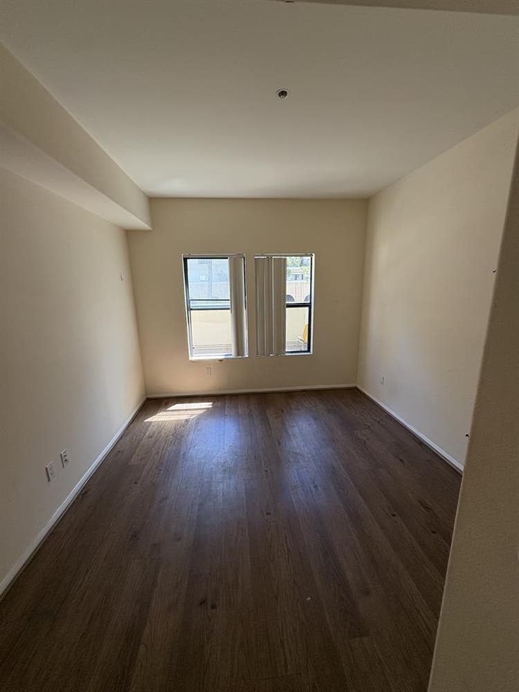 PRIVATE ROOM W/ PRIVATE BATHROOM