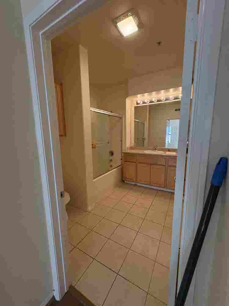 PRIVATE ROOM W/ PRIVATE BATHROOM