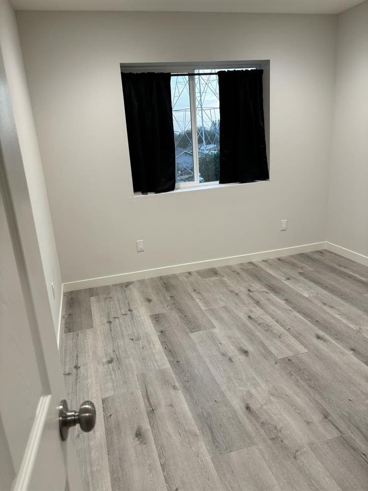 Looking for roommate in Pico Rivera