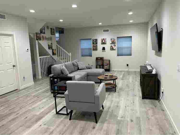 Looking for roommate in Pico Rivera