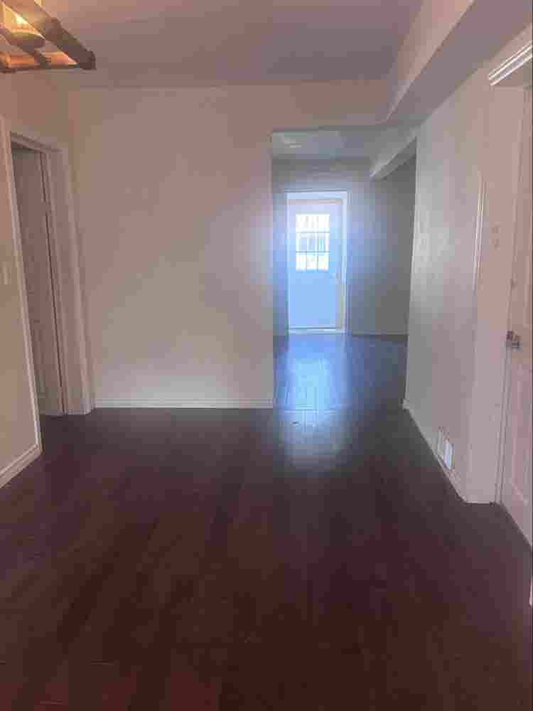 Room for working couples Midtown.