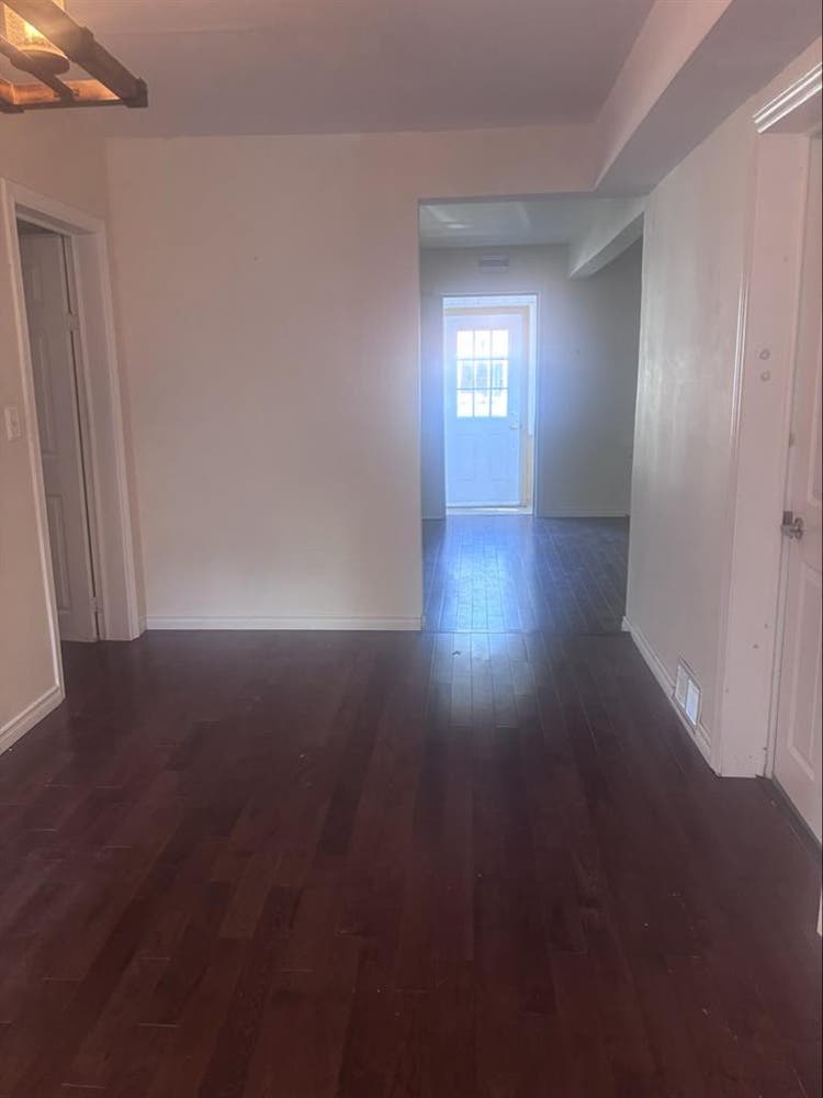 Room for working couples Midtown.