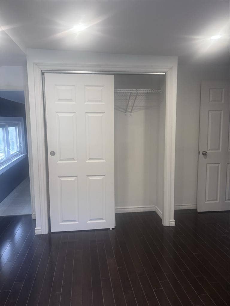 Room for working couples Midtown.