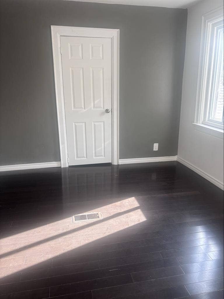 Room for working couples Midtown.