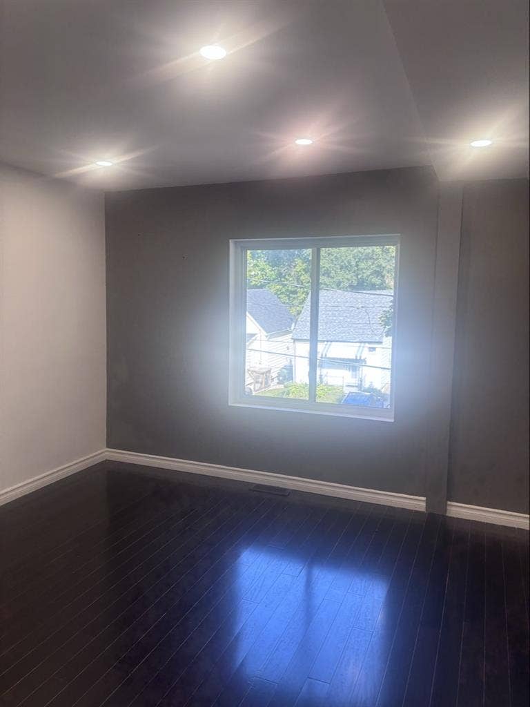 Room for working couples Midtown.