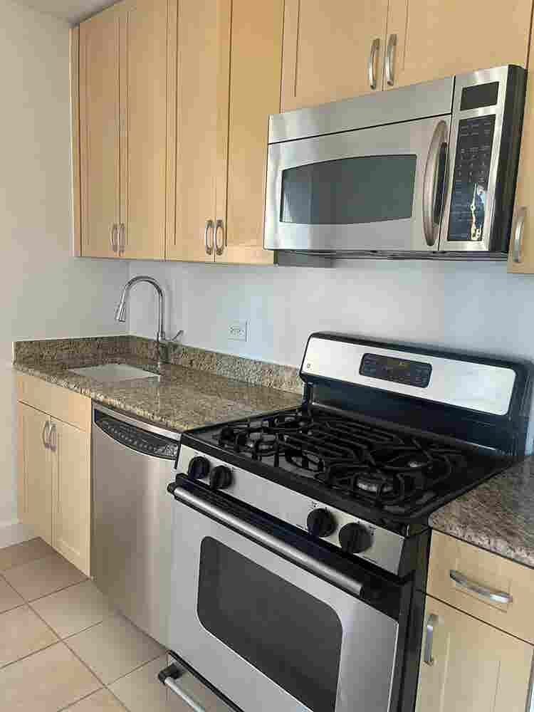 ✨Spacious Room in Midtown Luxury✨