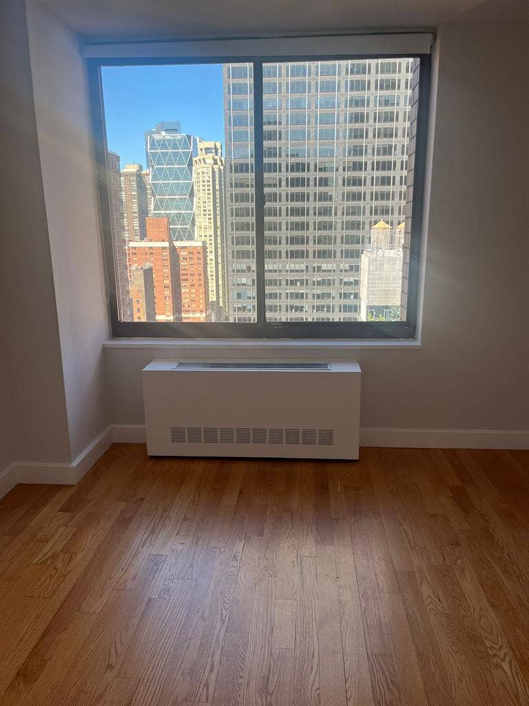 ✨Spacious Room in Midtown Luxury✨
