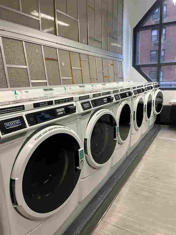✨Spacious Room in Midtown Luxury✨