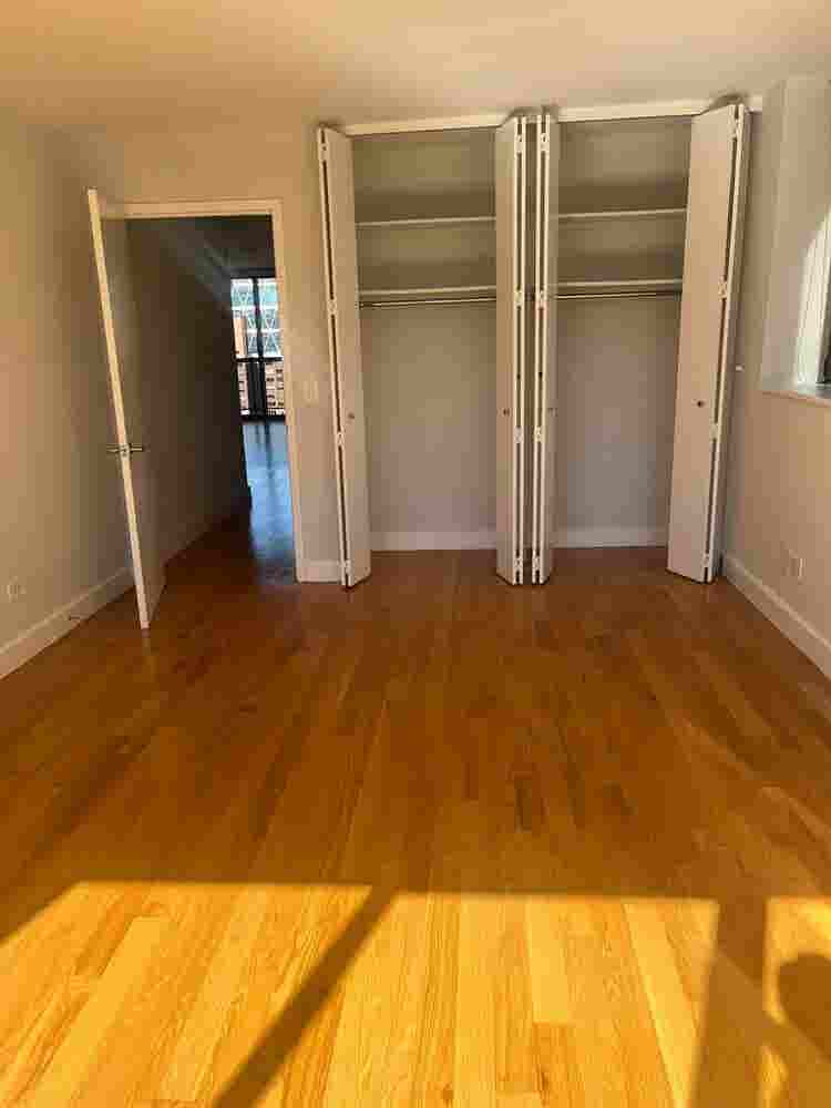 ✨Master w/ Private Bath in Midtown✨