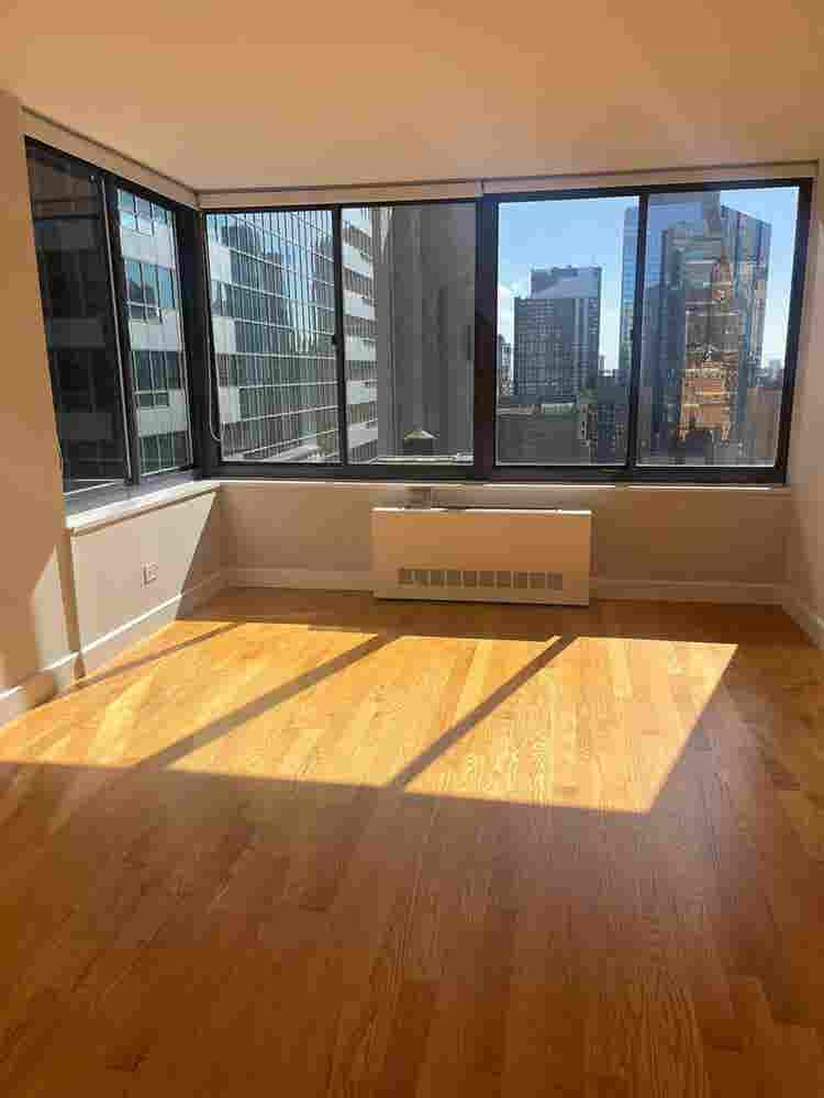 ✨Master w/ Private Bath in Midtown✨